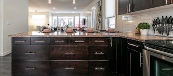 3B Executive Home - All King Beds - Fireplace - Netflix