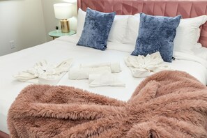 3 bedrooms, iron/ironing board, travel crib, free WiFi - ★3B Executive Home★All King Beds✔Fireplace✔Garage (Edmonton)