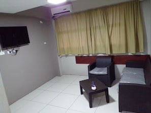 Apartment | Living area | 42-inch LED TV with cable channels, TV - Sunseekers Outrigger Hotel (Suva)