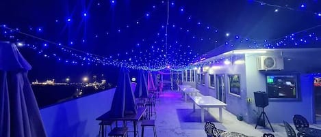 DĂźner, souper et brunch servis sur place
