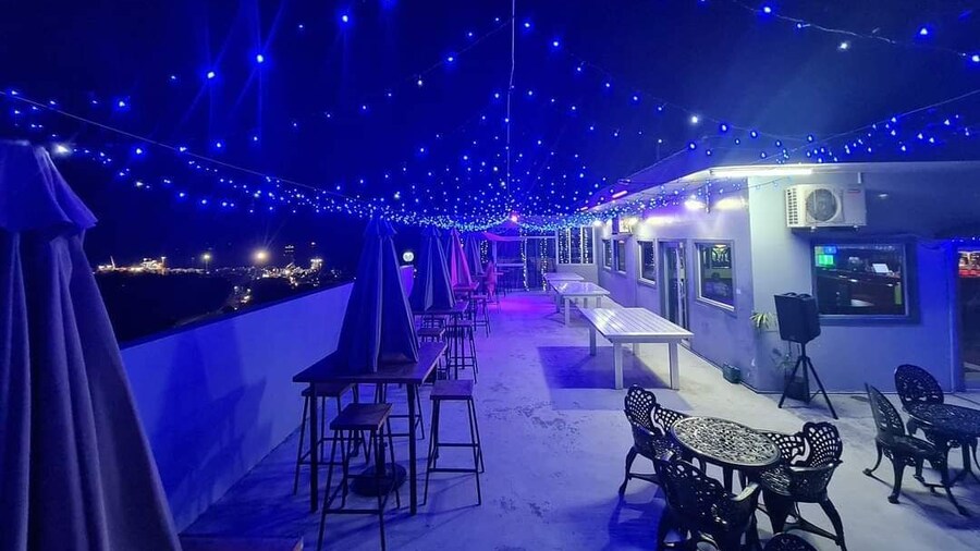 Sunseekers Outrigger Hotel