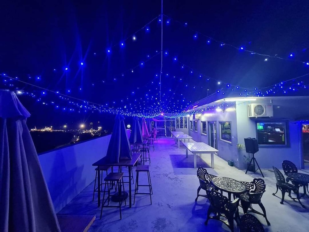 Outrigger Sunseekers image