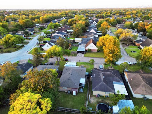 Beautiful 5 bdrm near NRG stadium (16 mins) Sabercats stadium (12mins)8beds