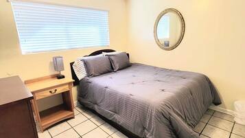 5 Schlafzimmer, Schreibtisch, Bügeleisen/Bügelbrett, kostenloses WLAN