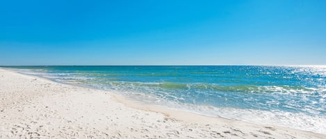 På stranden