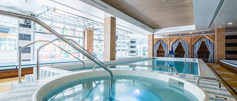 Indendørs pool, opvarmet pool