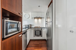 Fridge, microwave, oven, dishwasher - Central Heights ~ 2Bed/2Bath/Car/Pool/Views ~ CBD (Brisbane City)