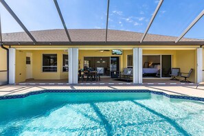 A heated pool - Gorgeous heated pool home - Villa Palm Tree - Roelens Vacations (Cape Coral)