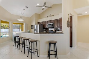 Fridge, microwave, oven, stovetop - Gorgeous heated pool home - Villa Palm Tree - Roelens Vacations (Cape Coral)