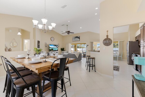 Dining - Gorgeous heated pool home - Villa Palm Tree - Roelens Vacations (Cape Coral)