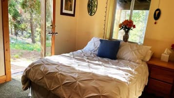 1 bedroom, desk, free WiFi, bed sheets