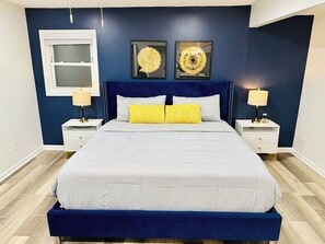 5 bedrooms, iron/ironing board, WiFi, bed sheets - ☀️SLEEPS 12🏠 WITH PRIVATE INGROUND SWIMMING POOL/ POOL TABLE/ AMENITIES  (Buford)