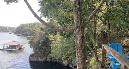 Cozy Cabin on the Bluff with the best view on Lewis Smith Lake