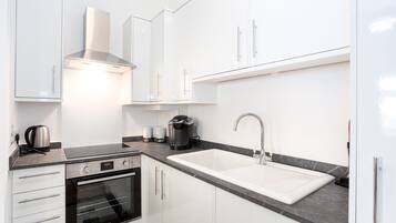 Apartamento Deluxe | Cocina privada | Hervidor eléctrico y tostadora