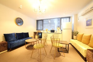 Lobby sitting area - Moon Bay Hotel (Busan)