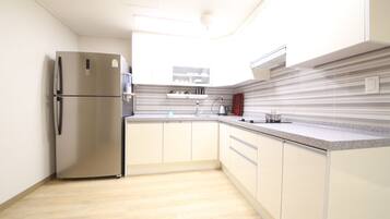 Party Room | Soundproofing, free WiFi, bed sheets