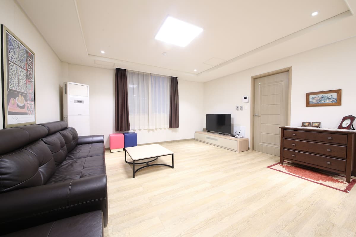 Party Room | Insonorización, wifi gratis y ropa de cama