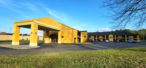 Exterior - Budgetel Inn (Scottsboro)