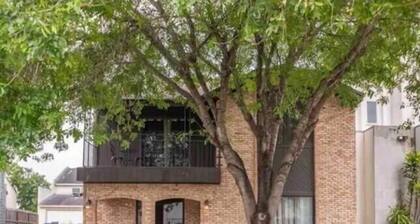 Cozy & Spacious 3-bedroom Townhome