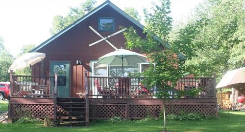 Rustic Cabin on Private Lake