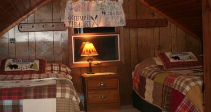 Rustic Cabin on Private Lake