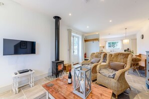 TV, fireplace, stereo