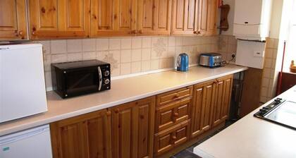 26 Castle Street - an apartment that sleeps 5 guests in 2 bedrooms