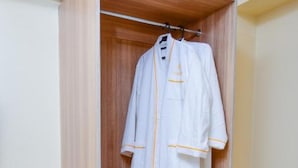 Wardrobe - Deuts Four Seasons Hotel (Nairobi)
