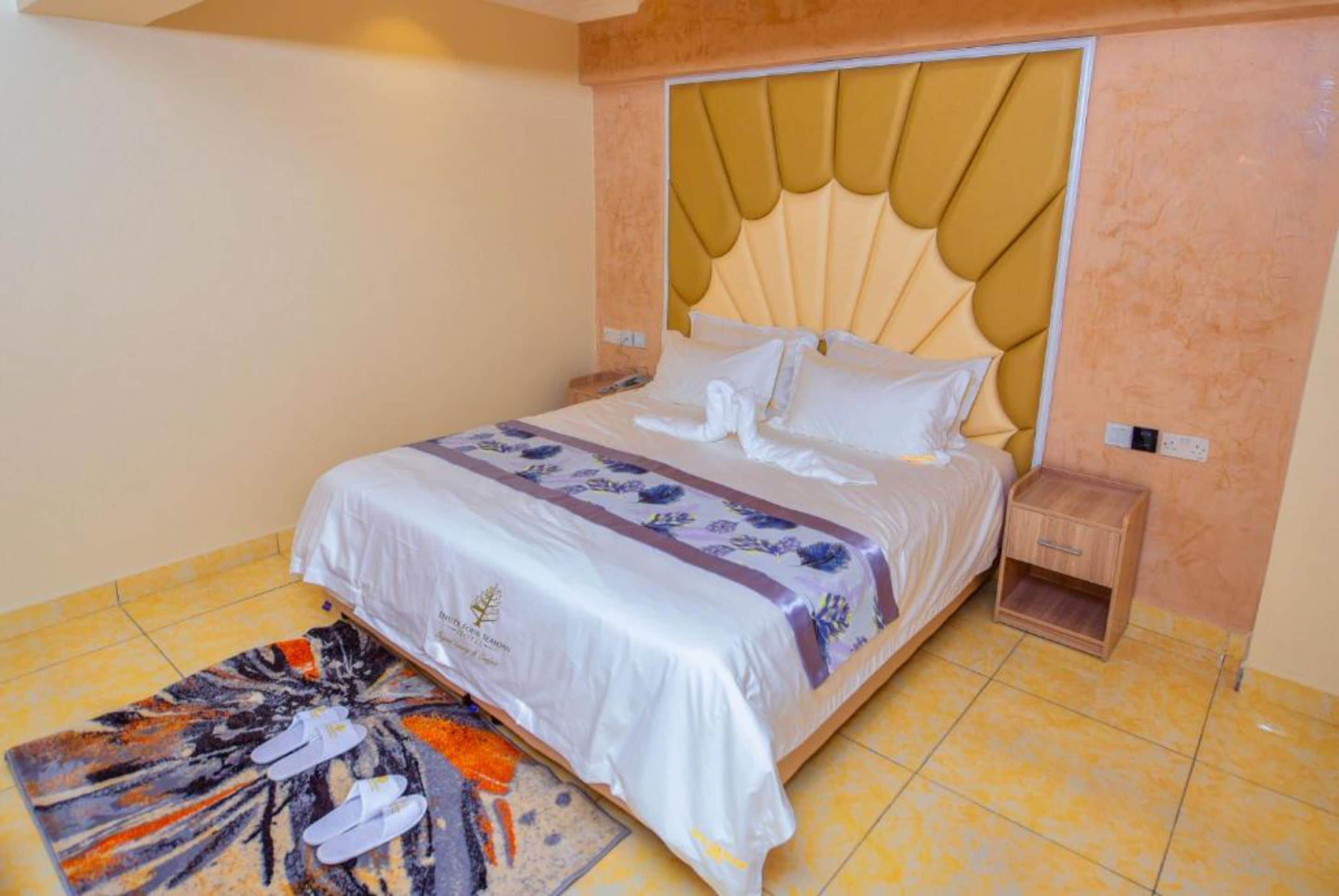 standard room | bed sheets