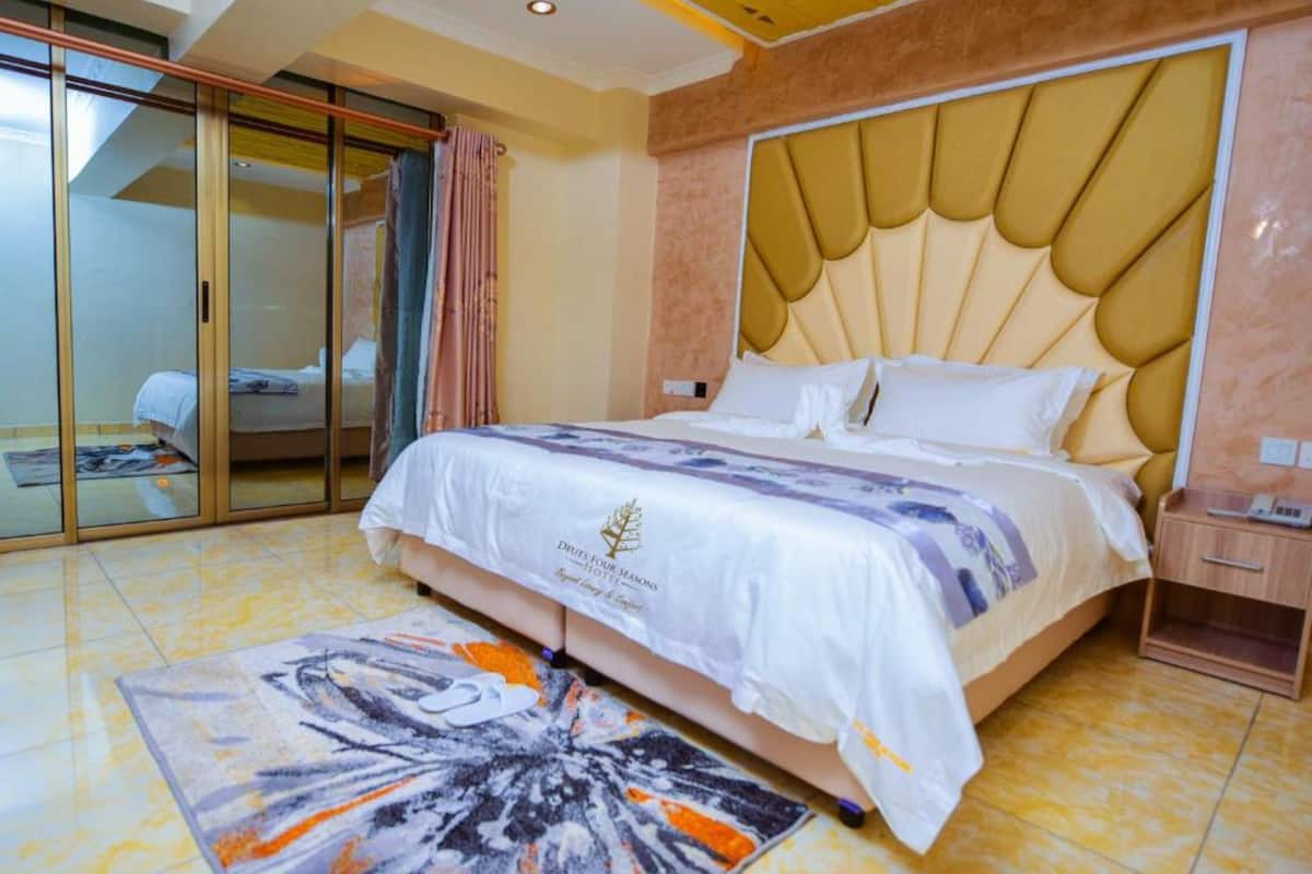 deluxe room | bed sheets