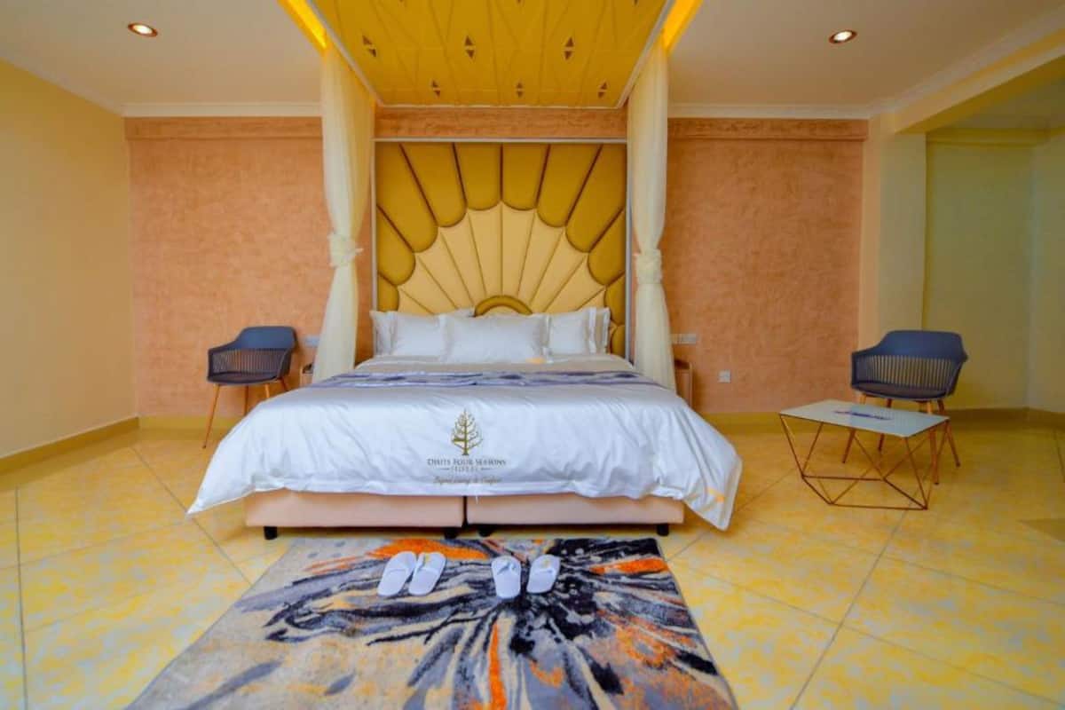 standard room | bed sheets