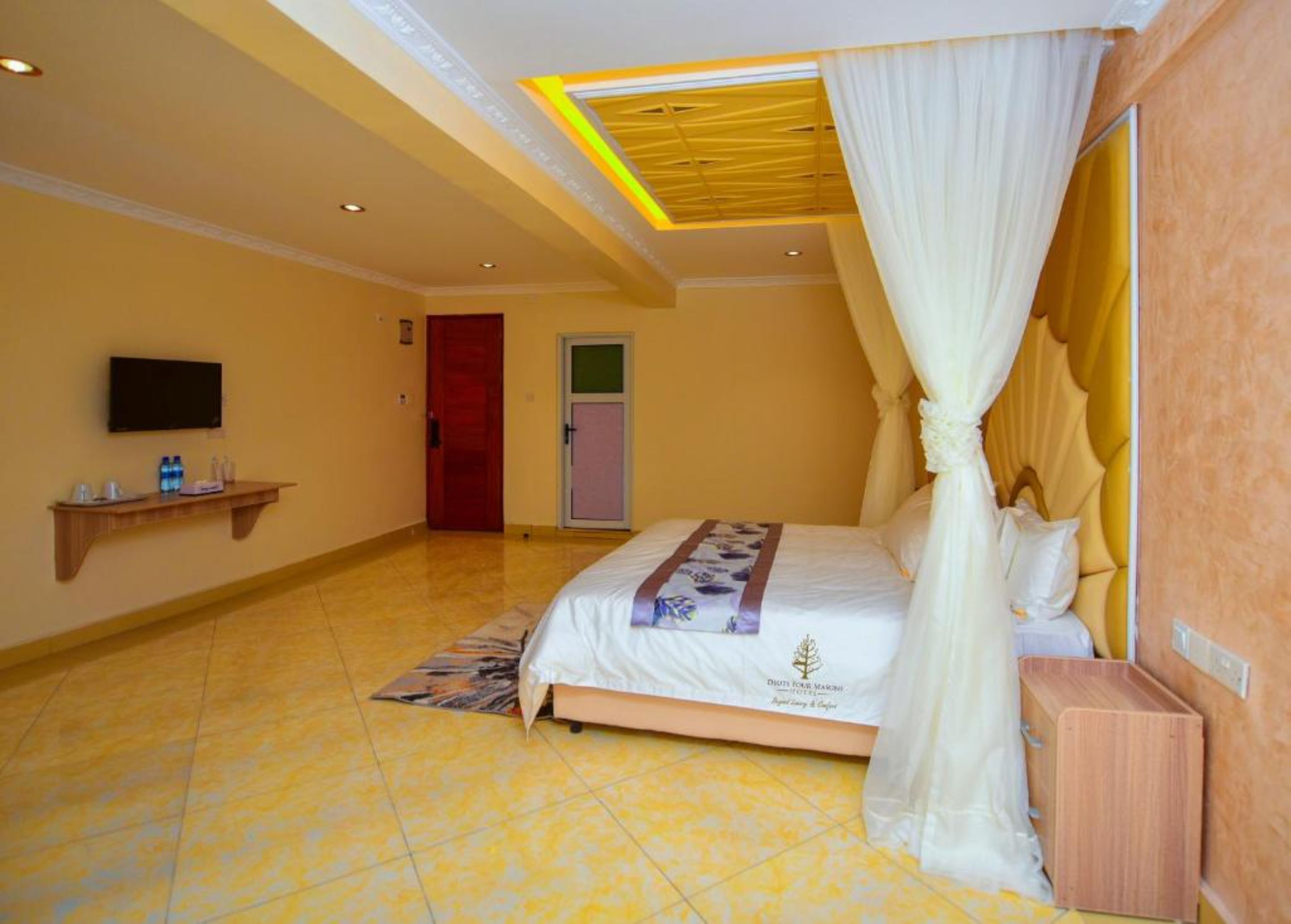 deluxe room | bed sheets