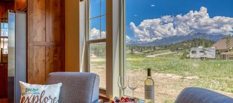 Grey Rock Cottage: Hot Tub, Pet-Friendly, Mountain Views, Near Lake and San Juan National Forest!
