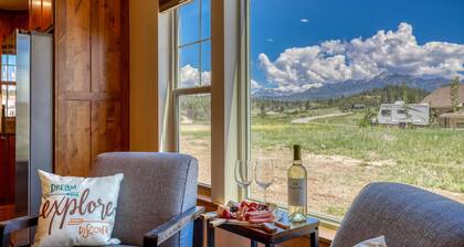 Grey Rock Cottage: Hot Tub, Pet-Friendly, Mountain Views, Near Lake and San Juan National Forest!