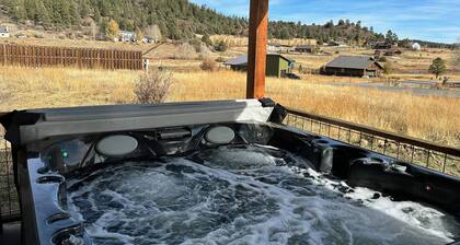 Grey Rock Cottage: Hot Tub, Pet-Friendly, Mountain Views, Near Lake and San Juan National Forest!