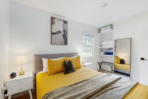 3 bedrooms, iron/ironing board, internet, bed sheets