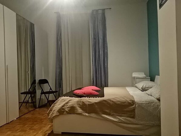 1 habitación, wifi y ropa de cama