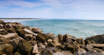 Dog-friendly and golf course-adjacent home with gas fireplace and deck