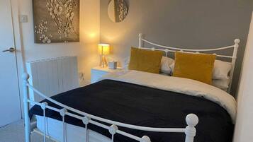 2 bedrooms, in-room safe, iron/ironing board, free WiFi