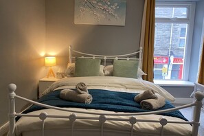 2 bedrooms, iron/ironing board, Internet, bed sheets