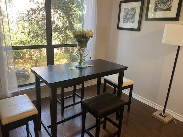 Dining - Luxury Townhome (Arlington)