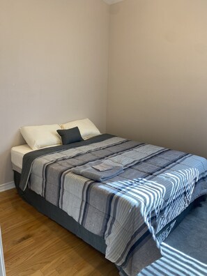 2 bedrooms, iron/ironing board, free WiFi