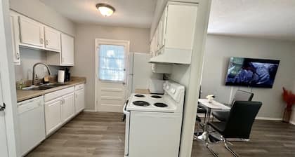 Modern Comfort 2 BR Midtown 2mins to Overton Park