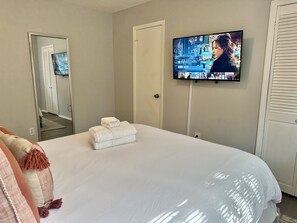 2 bedrooms, WiFi, bed sheets - Modern Comfort 2 BR Midtown 2mins to Overton Park (Memphis)