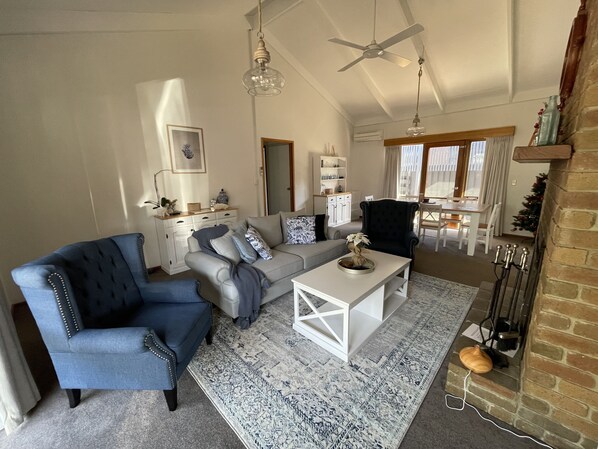 Smart-tv och eldstad