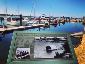 Marina - Stylish Coastal Hamptons home, 5 mins from Metung Village (Metung)