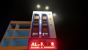 A hotel sign with the name "Al-Nakar" and the words "Rooms & Banquet" indicating the hotel's purpose. - Treebo Alankar Hoshangabad Road (Bhopal)
