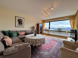 Télévision, table de tennis de table