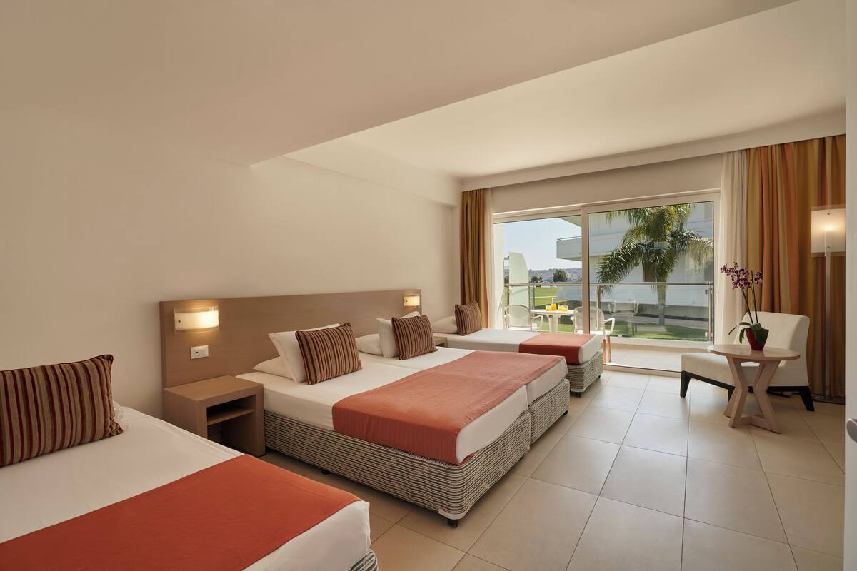 Minibar, desk, free WiFi, bed sheets