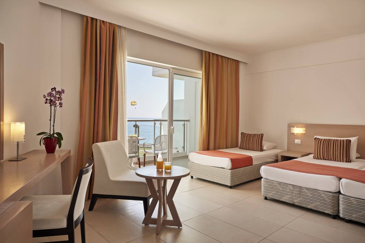Minibar, desk, free WiFi, bed sheets